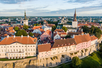Fototapeta premium Iconic aerial skyline view of Tallinn Old Town and Toompea hill on a sunny summer evening. Stenbock House, Patkuli viewing platform, defensive walls, rooftops.