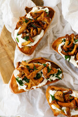 cheese and fried chanterelles. .style hugge top veiw