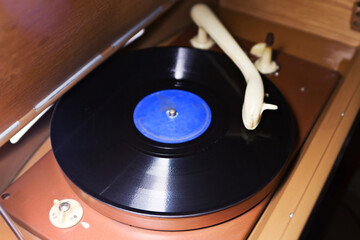 Rotation of a vinyl 78 in vintage radio-gramophone 1960s © Lena Lir