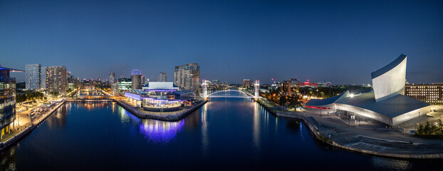 Obraz premium Salford Keys at night