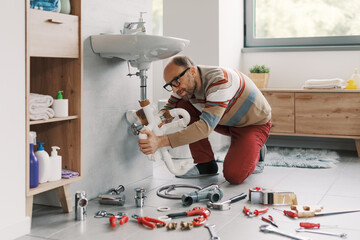 Man failing at DIY plumbing at home
