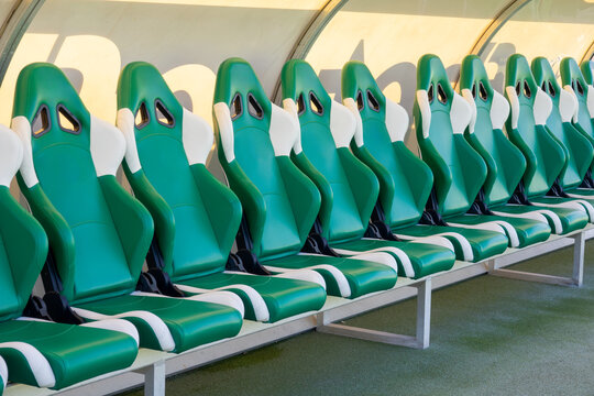 Sports Team Bench Images – Browse 9,422 Stock Photos, Vectors, and ...