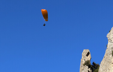 un solitaire parapentiste