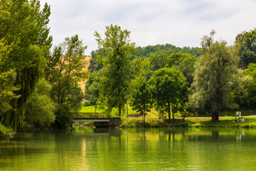 Pont sur La Dourne, au bout du Lac du Carla-Bayle