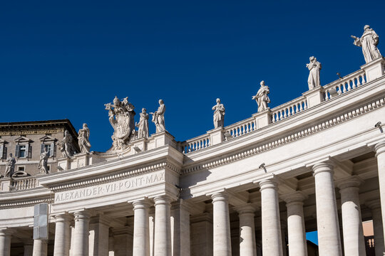 Naklejki Detail of Doric colonnades in St. Peter's Square framing the entrance to St. Peter's Basilica, Vatican City, the papal enclave in Rome, UNESCO World Heritage Site, Rome, Lazio, Italy, Europe