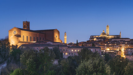 Obraz premium Blue hour over Siena skyline. San Domenico, Mangia tower, and cathedral. Italy