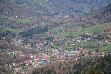 Fototapeta premium le village de st Maurice sur Moselle , Vosges