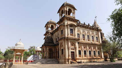 Fototapeta premium India, Madhya Pradesh, Shivpuri, Beautiful Architecture of Chhatris or Cenotaph of Madhav Rao Scindia and Family. Beautiful Combination of Hindu and Mughal Architecture. 