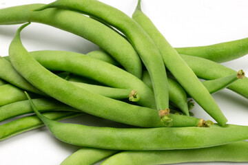 tas d'haricots verts crus, en gros plan, isolé sur un gros plan