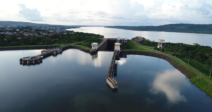 Barragem, Usina hidrel&eacute;trica de Tucuru&iacute;, Par&aacute;, Brasil