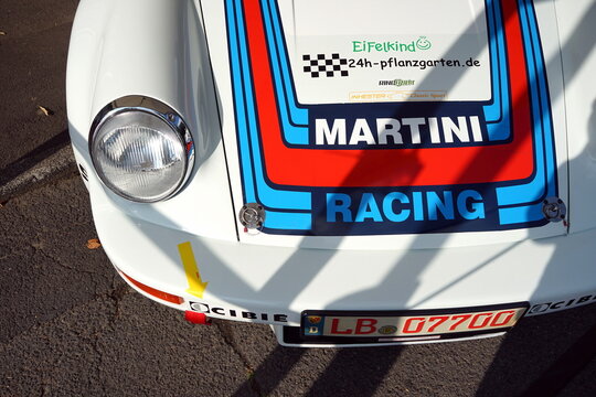 Porsche 911 Carrera RSR Martini Racing der Gruppe 4 der Siebzigerjahre am 26.07.2024 beim Oldtimertreffen Golden Oldies in Wettenberg Krofdorf-Gleiberg bei Gie&szlig;en in Hessen