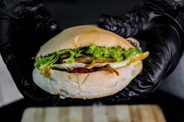 Lanche com as mãos