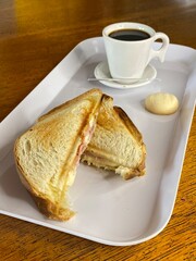 Pão com café, pão de queijo, empada, padaria