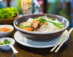 Kuchnia azjatycka wietnamska makaron sojowy