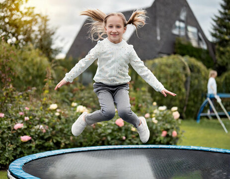 Skakanie na trampolinie 