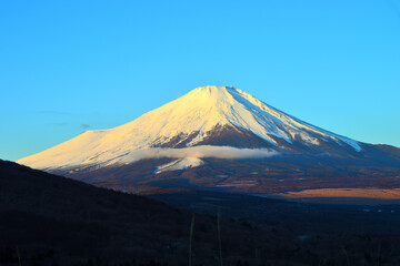Fototapeta premium 富士 富士山 山梨県山中湖付近の風景