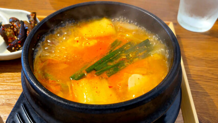 韓国料理　熱々のスンドゥブ