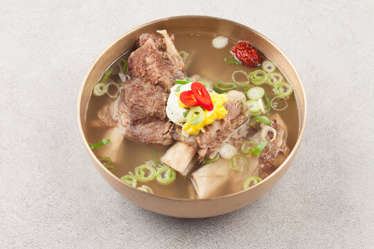 Food made by boiling beef ribs in water