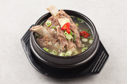 Food made by boiling beef ribs in water