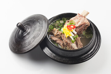 Food made by boiling beef ribs in water