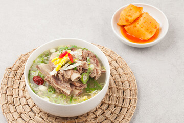 Food made by boiling beef ribs in water