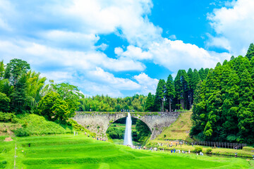 夏の通潤橋　熊本県上益城郡　Tsujun Bridge in summer. Kumamoto Pref, Kamimashiki-gun. © M・H