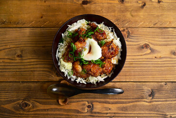 ピリ辛からあげ丼