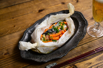 鮭のハーブ包み焼き