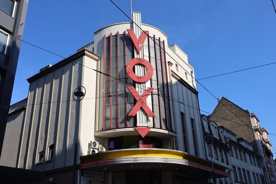 Le cin&eacute;ma Vox, vue de l'ext&eacute;rieur, ville de Strasbourg, d&eacute;partement du Bas Rhin, France