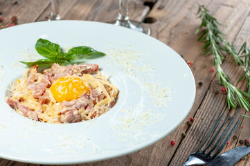 паста карбонара з яйцем макро фото