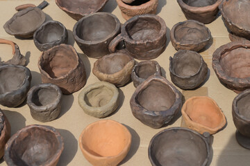 Clay products and various handmade dishes.