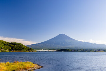 山梨県　河口湖から望む富士山
