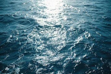 Obraz premium Waves ripple gently across a glowing surface of water, reflecting bright light with a tranquil, serene quality. The scene evokes calmness.