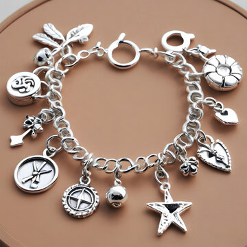 Una encantadora pulsera con varias cuentas plateadas,hermosa