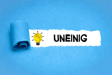 uneinig	
