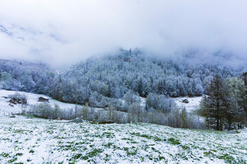 Jolie paysage à Haslital en Suisse sous la neige