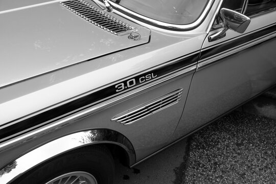 BMW 3.0 CSL Sechszylinder Coup&eacute; und Sportwagen und der Siebzigerjahre am 27.07.2024 beim Oldtimertreffen Golden Oldies ins Wettenberg Krofdorf-Gleiberg bei Gie&szlig;en in Hessen in klassischem Schwarzwei&szlig;
