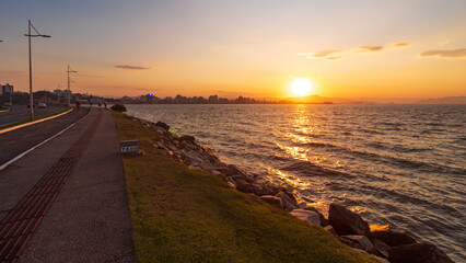 pôr-do-sol em Florianópolis Santa Catarina Brasil avenida beira-mar norte Florianopolis