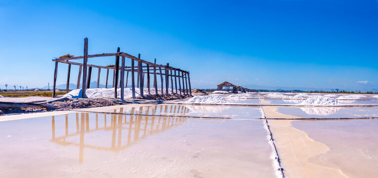 Araruama salt flat