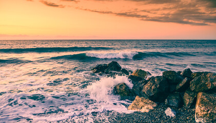 Obraz premium Pastel coloured sky and waters, at sunset