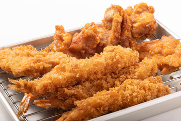 揚げ物（鶏の唐揚げ　エビフライ　ヒレカツ）