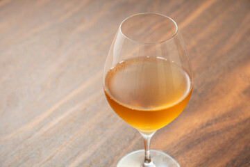グラスに入ったナチュールワイン