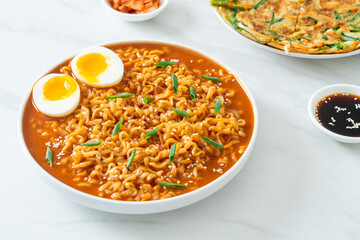 Korean instant noodles with egg