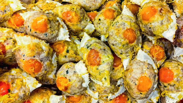 Fried Crab Meat Pu Ja, Delicious Thai dish made of blue crab whose meat is cooked in its own shell. Raw Crab fried. Fresh deep-steam crab meat and minced pork in crab shell with egg and yolk for cook.