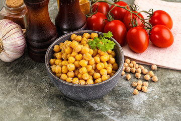 Canned chickpea in the bowl