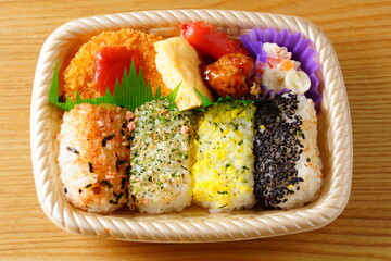 四色おにぎり弁当