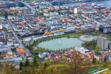Fototapeta premium Stunning panorama of Bergen, Norway, showing the charming city harbor, colorful houses and surrounding mountains. The iconic Bryggen district can be seen in the foreground.
