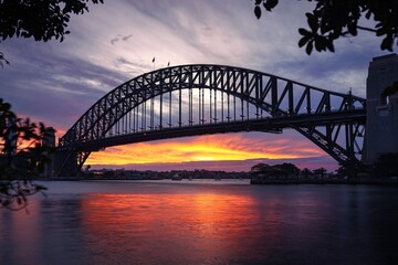 Obraz premium sydney harbour in sunset mood, dramatic sky