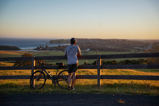 australian coastal highland in sunset hour view toward the ocean
specialized bike