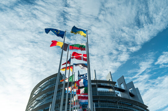 Parlement Europ&eacute;en &agrave; Strasbourg, les drapeaux des membres de l'Union Europ&eacute;enne